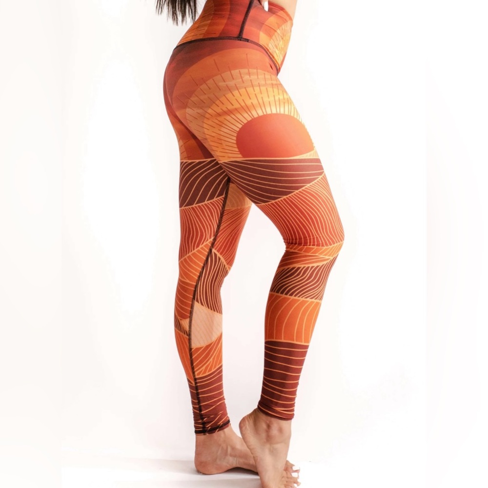 Yoga Democracy Leggings, women’s size medium. Only worn once, great condition!